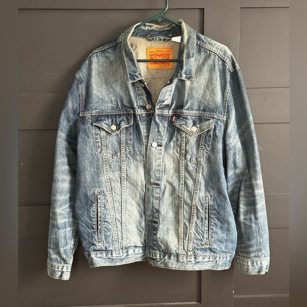 Vintage Levi Denim Jacket, great fades XL size.